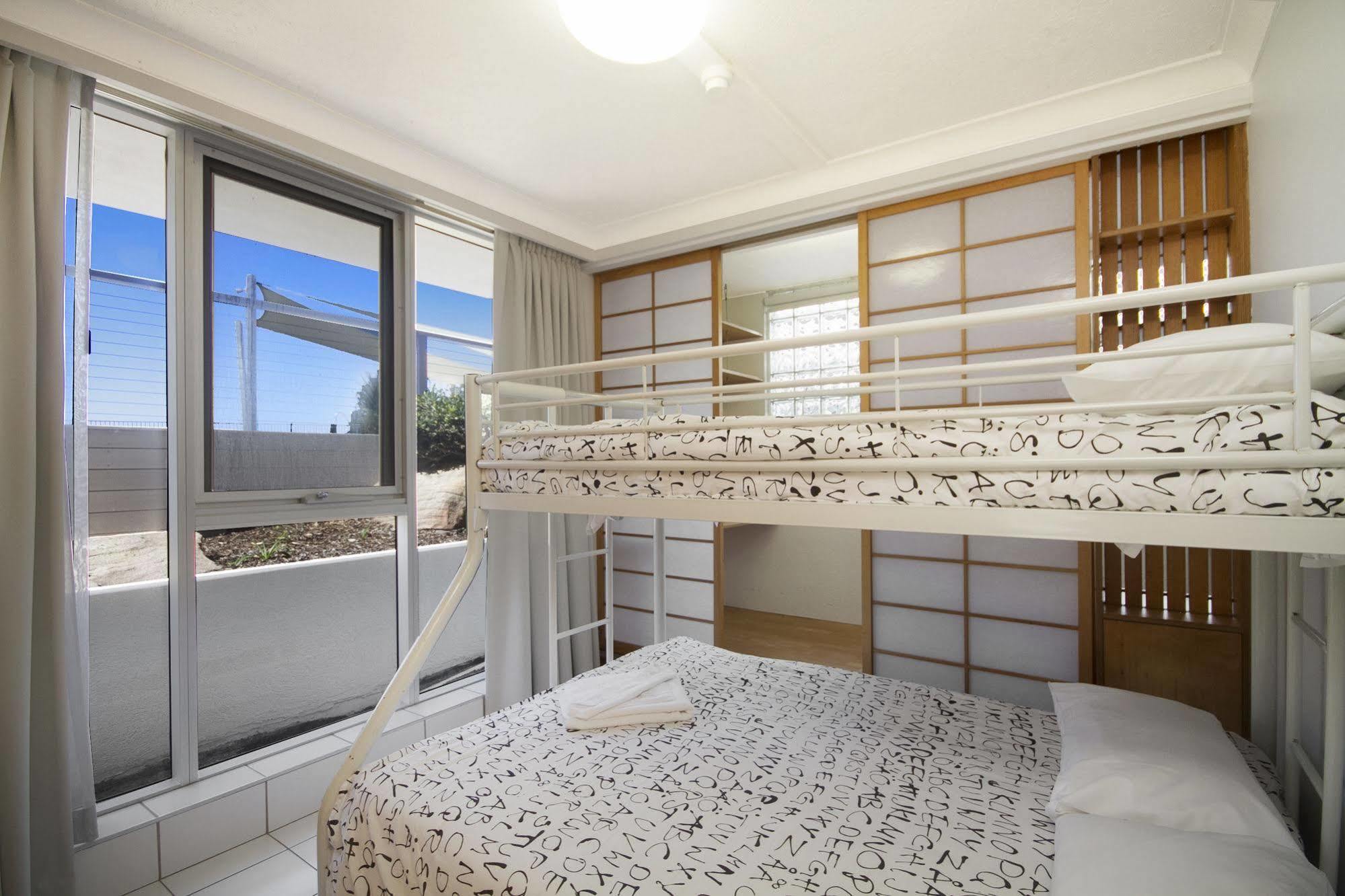 ฮิบิคัส ออน เดอะ บีช อพาร์ตเมนต์ Aparthotel โกลด์โคสต์ ภายนอก รูปภาพ